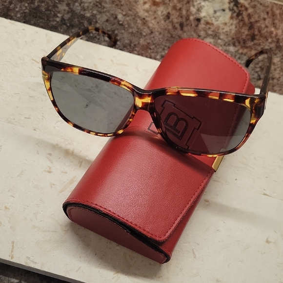 Laura Biagiotti Tortoise Shell Sunglasses with New Polarized Gray Lenses main image 10